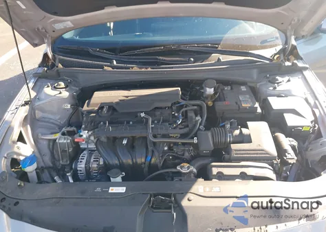 2024 Hyundai Elantra Sel from USA, damaged, VIN KMHLM4DG1RU740366